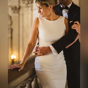 EXCELLENT CONDITION- Lulu’s “Va Va Voom White Backless Sleeveless Maxi Dress”